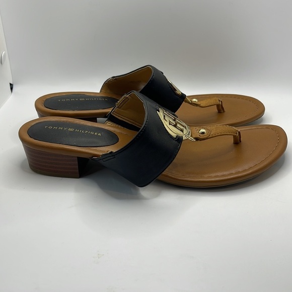 Tommy Hilfiger Women’s Black Thong Sandals Size 8.5 - Gold Logo Accent - Picture 6 of 8